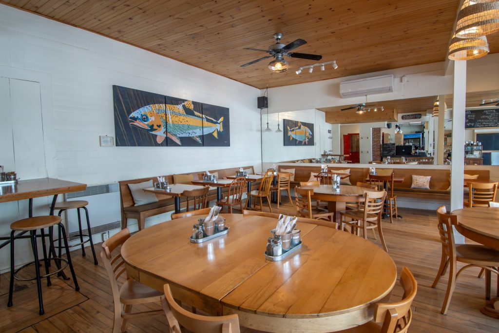 Business – 9, Rue Principale N., Sutton