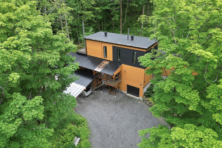 Single Family Residence – 945Z, Ch. Parmenter, Sutton