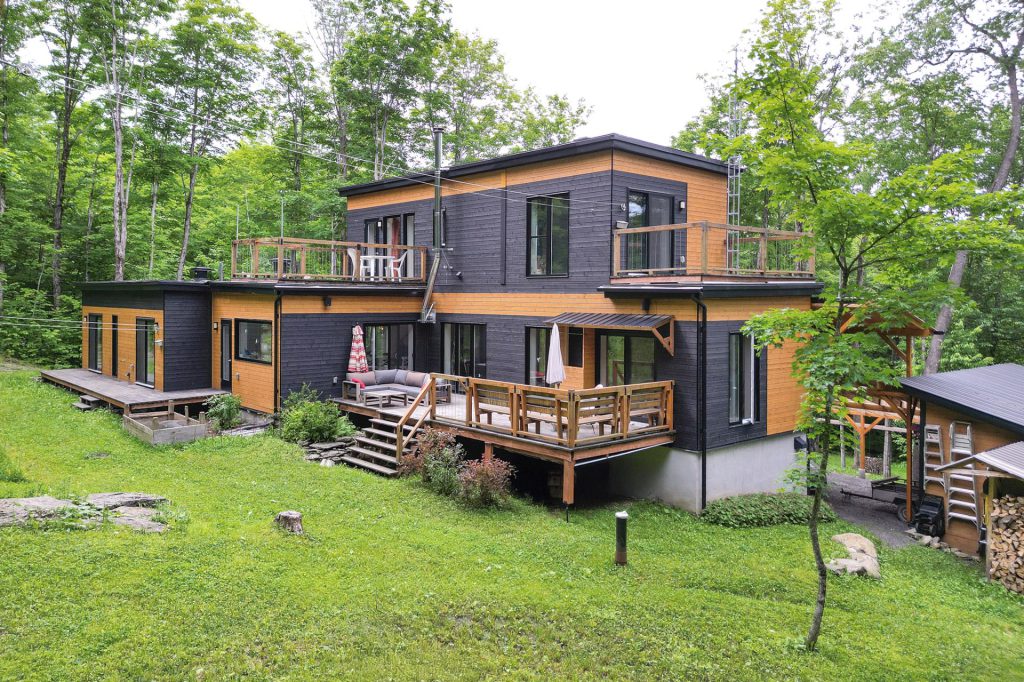 Single Family Residence – 945Z, Ch. Parmenter, Sutton