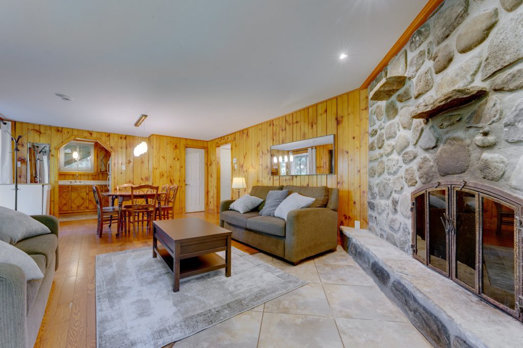 Triplex – 387, Rue Maple, Sutton