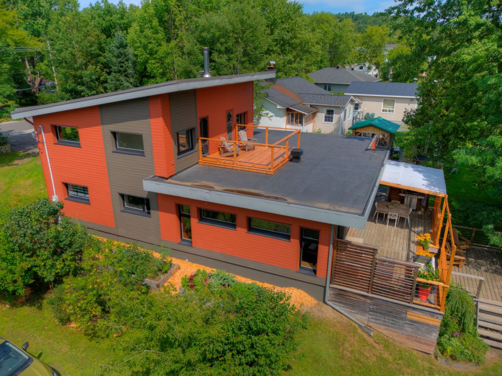 Single Family Residence – 83, Rue Western, Sutton