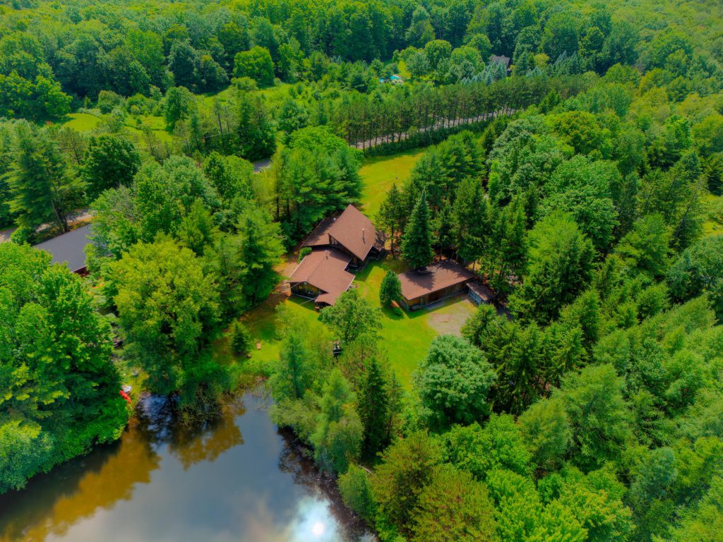 Single Family Residence – 376, Ch. Darrah, Sutton