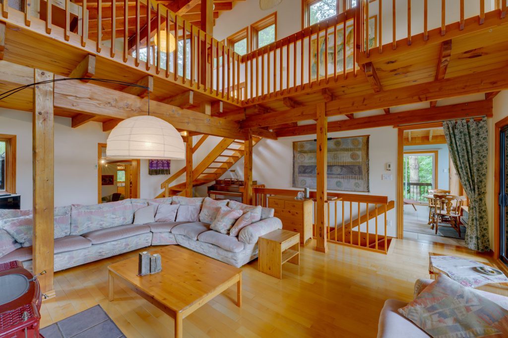 Single Family Residence – 376, Ch. Darrah, Sutton